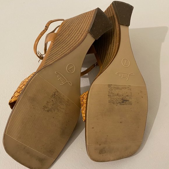 Fioni Womens Camel Wvn Vamp Wedge Size 7 - Picture 9 of 10